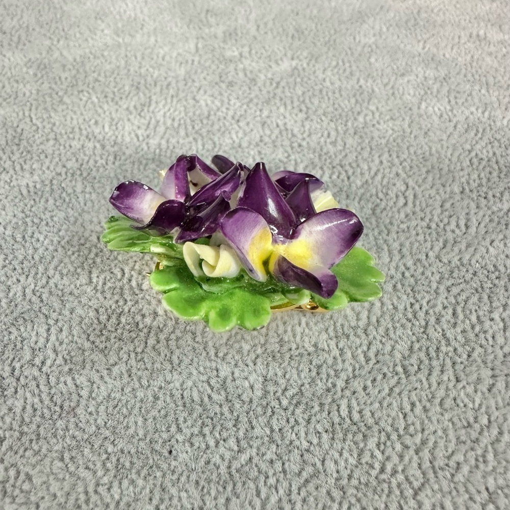 Vintage Cara China Staffordshire Purple Lillie Flowers Brooch Pin - Picture 3 of 5
